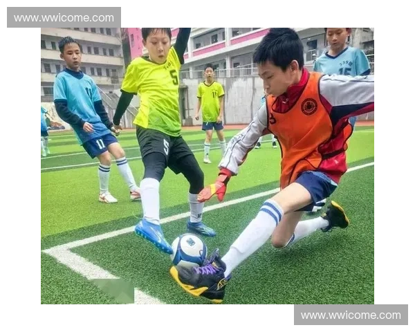 小足球带动全民运动热潮助力青少年健康成长与团队精神培养
